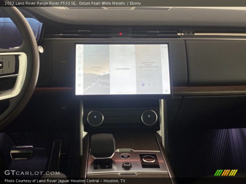 Controls of 2023 Range Rover P530 SE