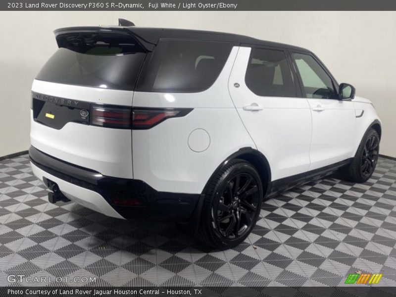 Fuji White / Light Oyster/Ebony 2023 Land Rover Discovery P360 S R-Dynamic