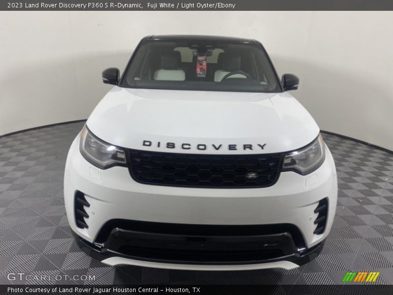 Fuji White / Light Oyster/Ebony 2023 Land Rover Discovery P360 S R-Dynamic