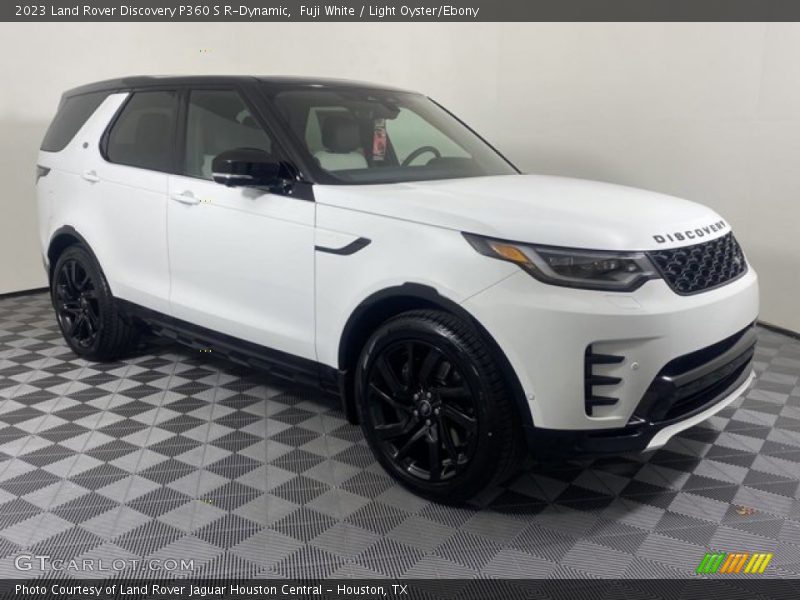 Front 3/4 View of 2023 Discovery P360 S R-Dynamic