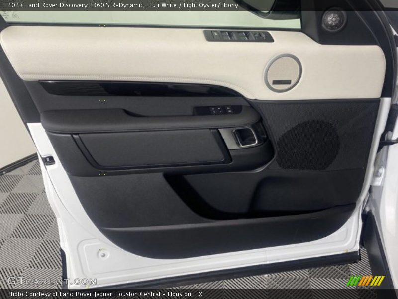 Door Panel of 2023 Discovery P360 S R-Dynamic