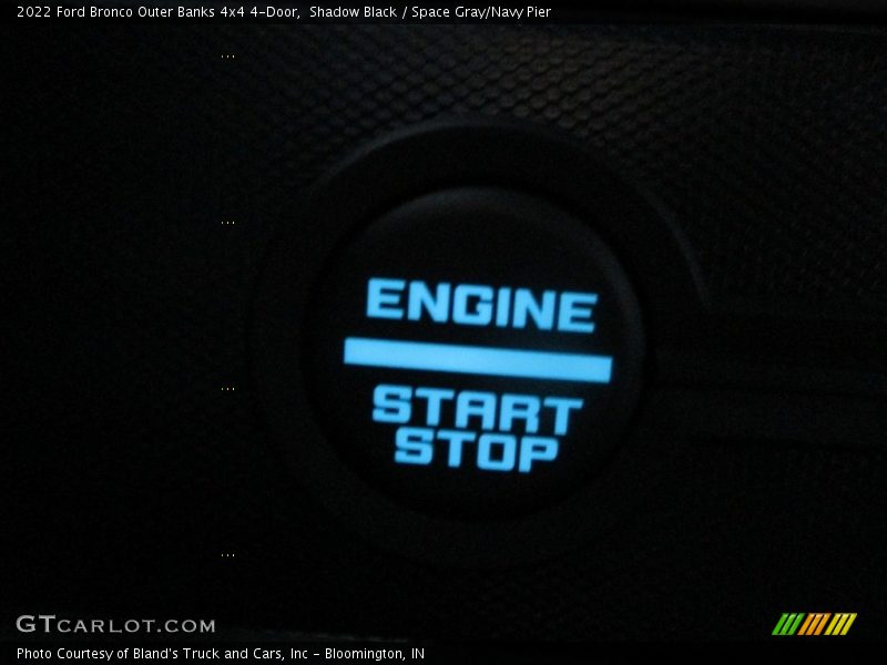 Shadow Black / Space Gray/Navy Pier 2022 Ford Bronco Outer Banks 4x4 4-Door