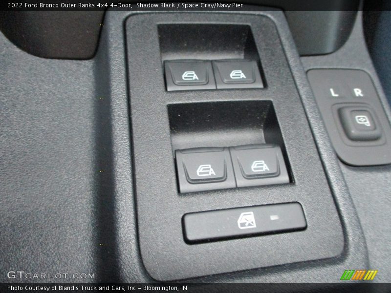 Shadow Black / Space Gray/Navy Pier 2022 Ford Bronco Outer Banks 4x4 4-Door
