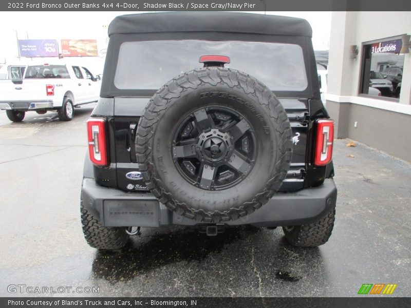 Shadow Black / Space Gray/Navy Pier 2022 Ford Bronco Outer Banks 4x4 4-Door