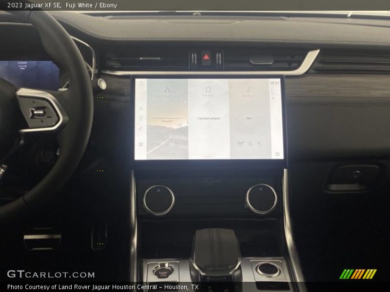 Fuji White / Ebony 2023 Jaguar XF SE