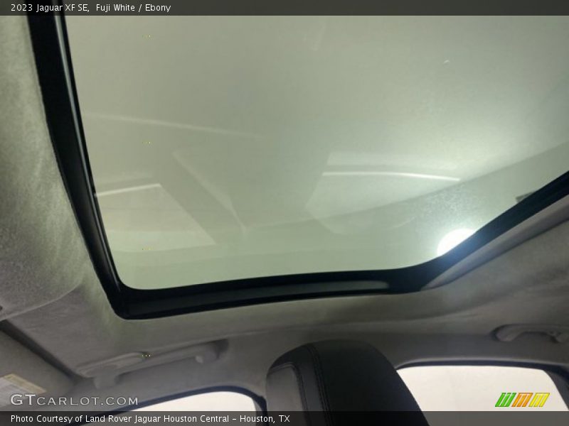 Fuji White / Ebony 2023 Jaguar XF SE