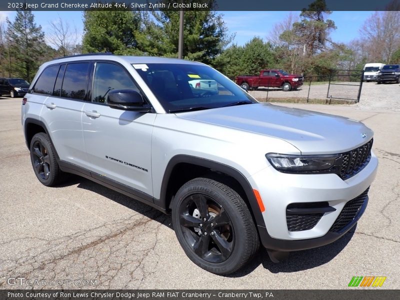 Silver Zynith / Global Black 2023 Jeep Grand Cherokee Altitude 4x4