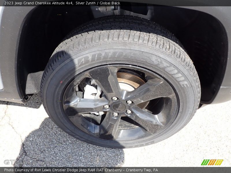 Silver Zynith / Global Black 2023 Jeep Grand Cherokee Altitude 4x4