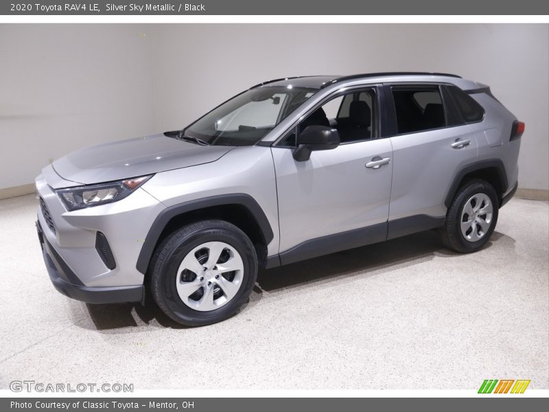 Front 3/4 View of 2020 RAV4 LE