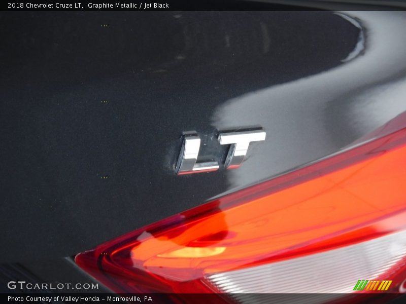 Graphite Metallic / Jet Black 2018 Chevrolet Cruze LT