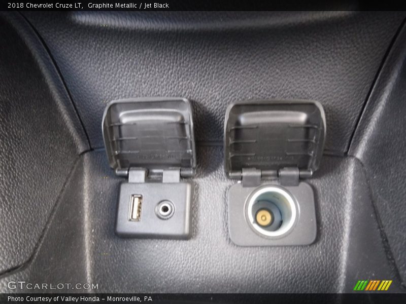 Graphite Metallic / Jet Black 2018 Chevrolet Cruze LT