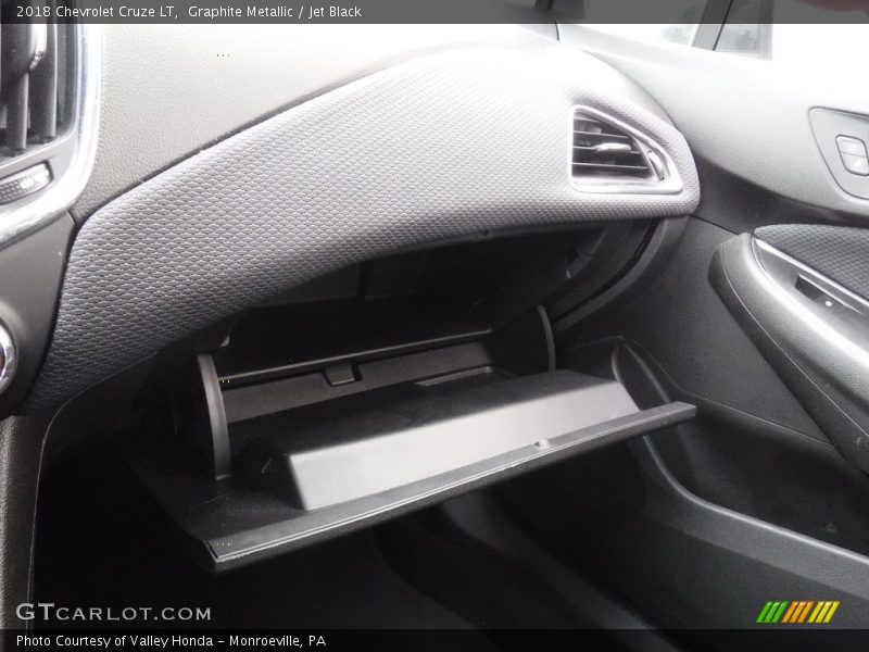 Graphite Metallic / Jet Black 2018 Chevrolet Cruze LT