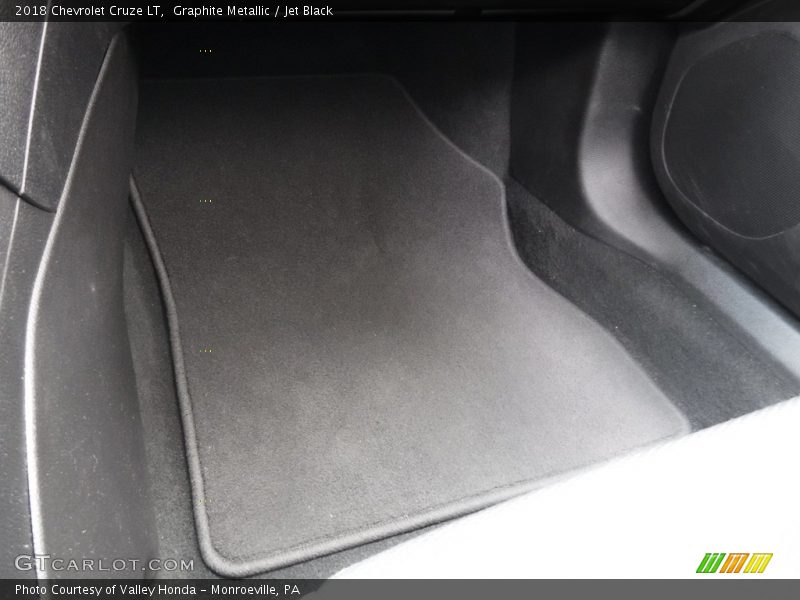 Graphite Metallic / Jet Black 2018 Chevrolet Cruze LT