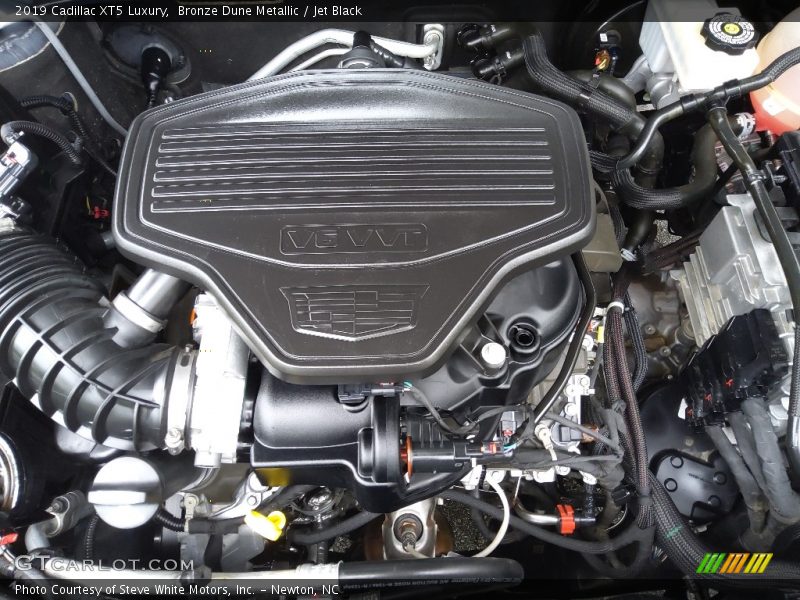 Bronze Dune Metallic / Jet Black 2019 Cadillac XT5 Luxury