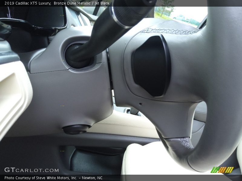 Bronze Dune Metallic / Jet Black 2019 Cadillac XT5 Luxury