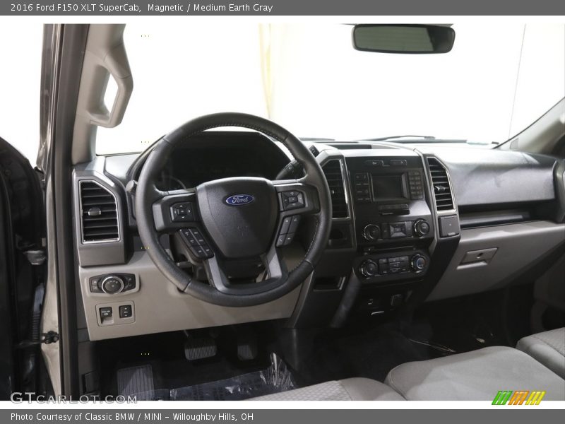 Magnetic / Medium Earth Gray 2016 Ford F150 XLT SuperCab