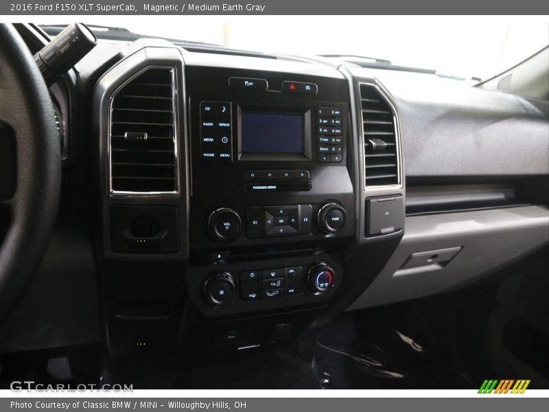 Magnetic / Medium Earth Gray 2016 Ford F150 XLT SuperCab