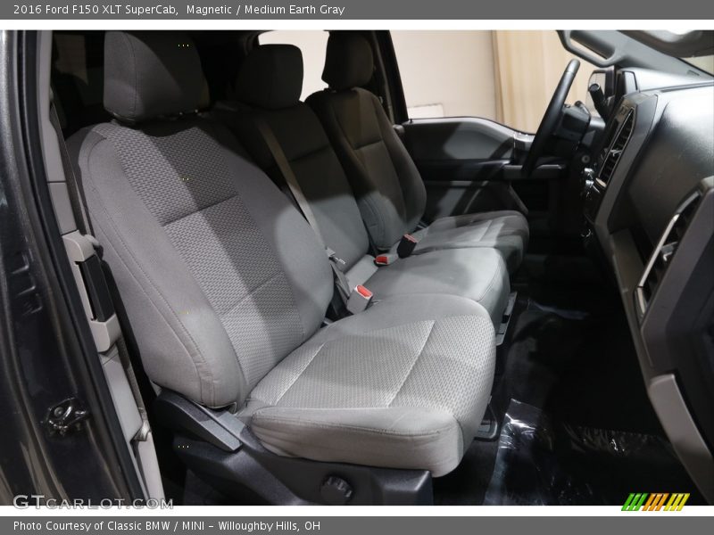 Magnetic / Medium Earth Gray 2016 Ford F150 XLT SuperCab