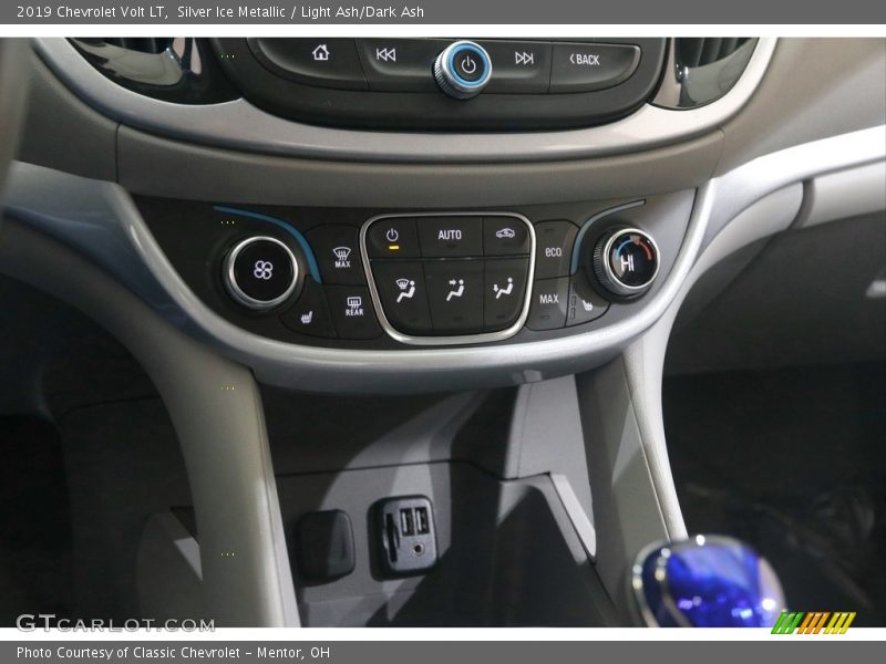 Silver Ice Metallic / Light Ash/Dark Ash 2019 Chevrolet Volt LT