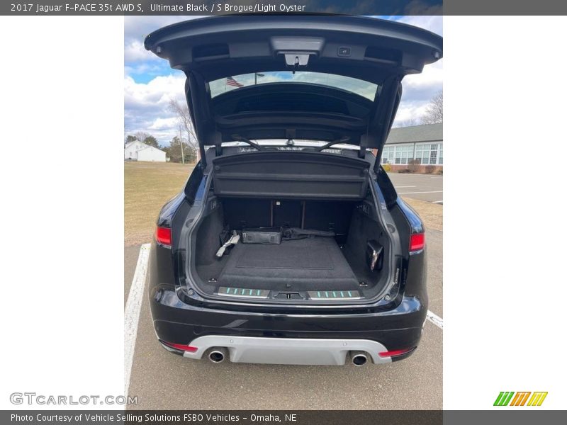  2017 F-PACE 35t AWD S Trunk