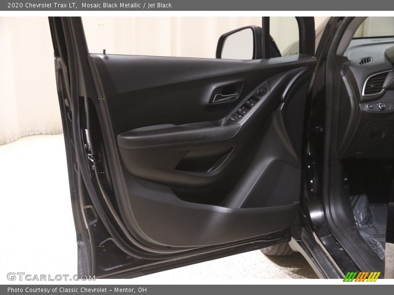 Mosaic Black Metallic / Jet Black 2020 Chevrolet Trax LT