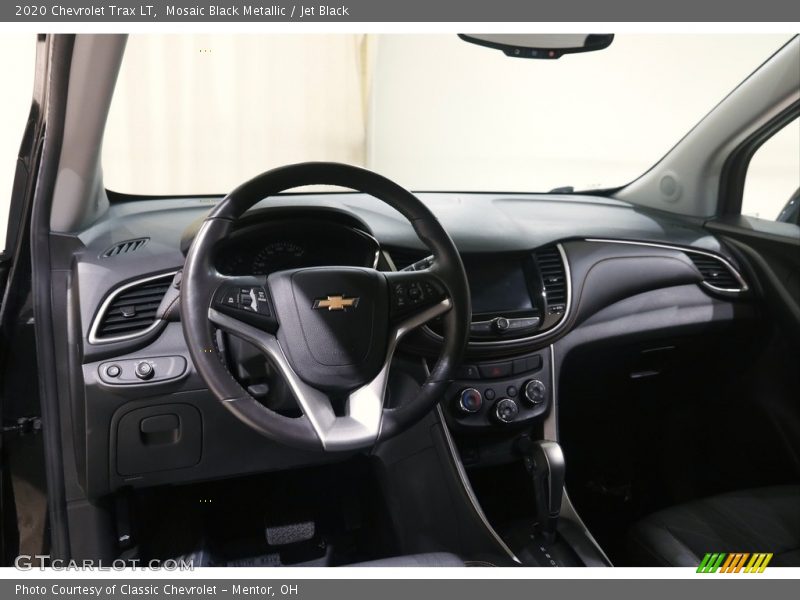 Mosaic Black Metallic / Jet Black 2020 Chevrolet Trax LT