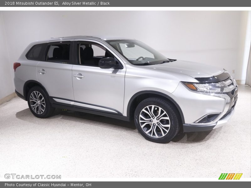 Alloy Silver Metallic / Black 2018 Mitsubishi Outlander ES