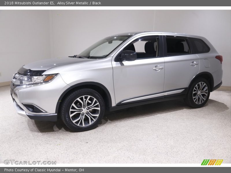Alloy Silver Metallic / Black 2018 Mitsubishi Outlander ES