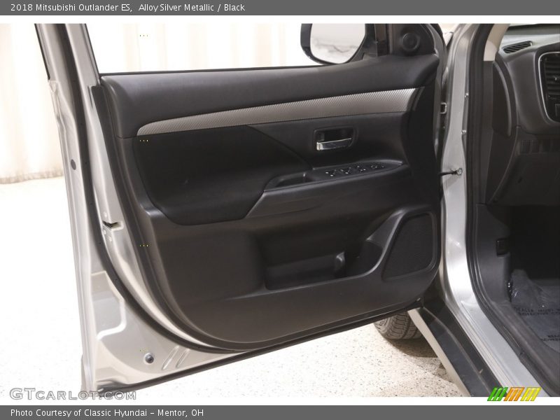 Alloy Silver Metallic / Black 2018 Mitsubishi Outlander ES