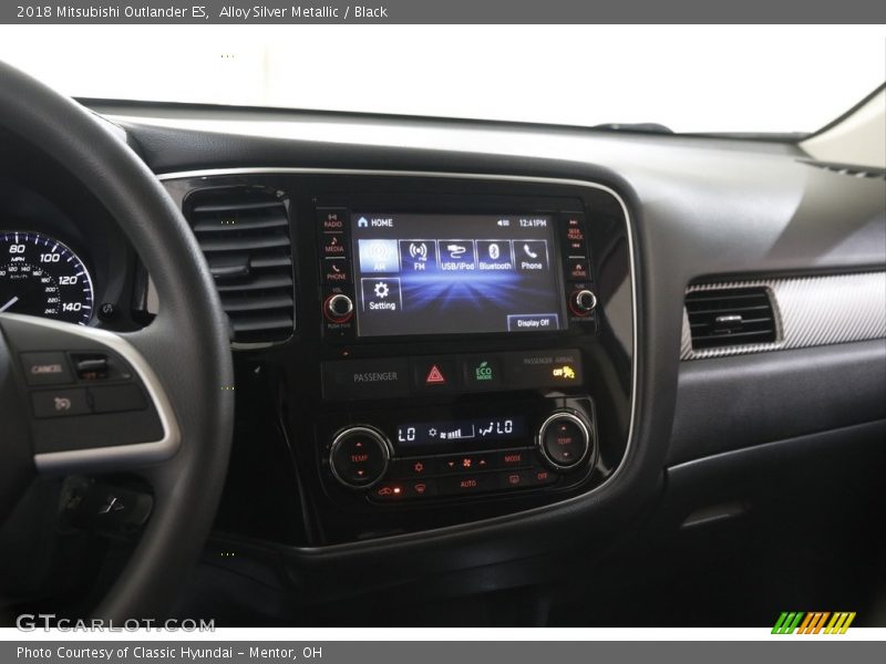 Alloy Silver Metallic / Black 2018 Mitsubishi Outlander ES