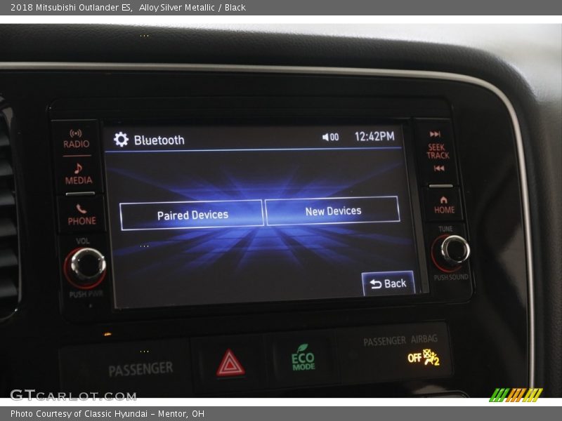 Alloy Silver Metallic / Black 2018 Mitsubishi Outlander ES