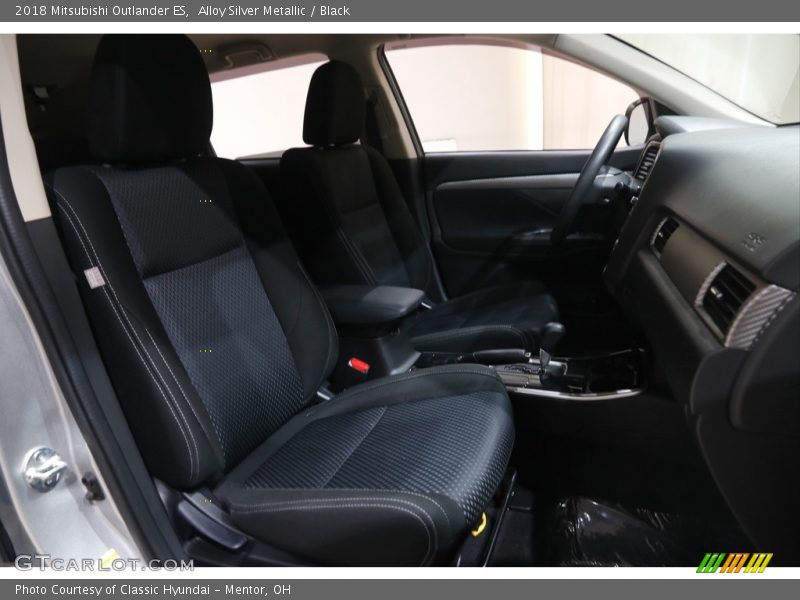 Alloy Silver Metallic / Black 2018 Mitsubishi Outlander ES
