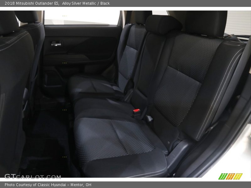 Alloy Silver Metallic / Black 2018 Mitsubishi Outlander ES