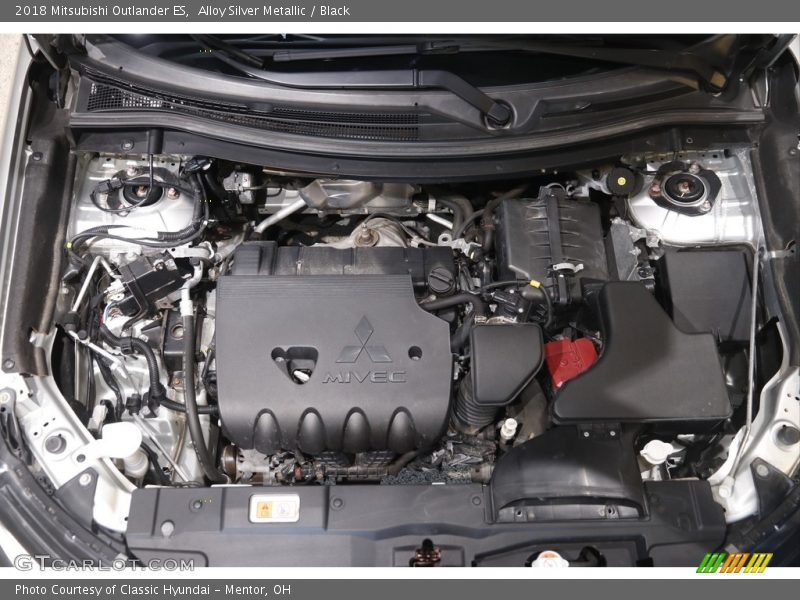 Alloy Silver Metallic / Black 2018 Mitsubishi Outlander ES