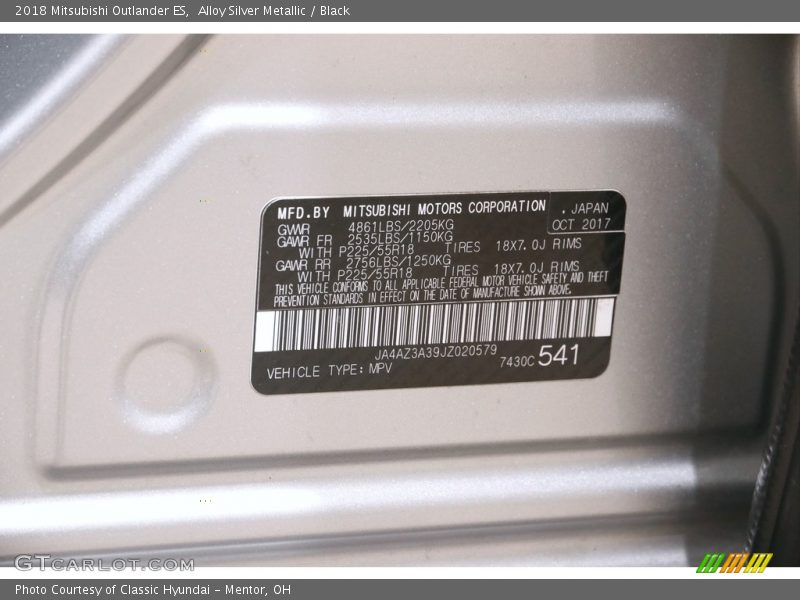 Alloy Silver Metallic / Black 2018 Mitsubishi Outlander ES