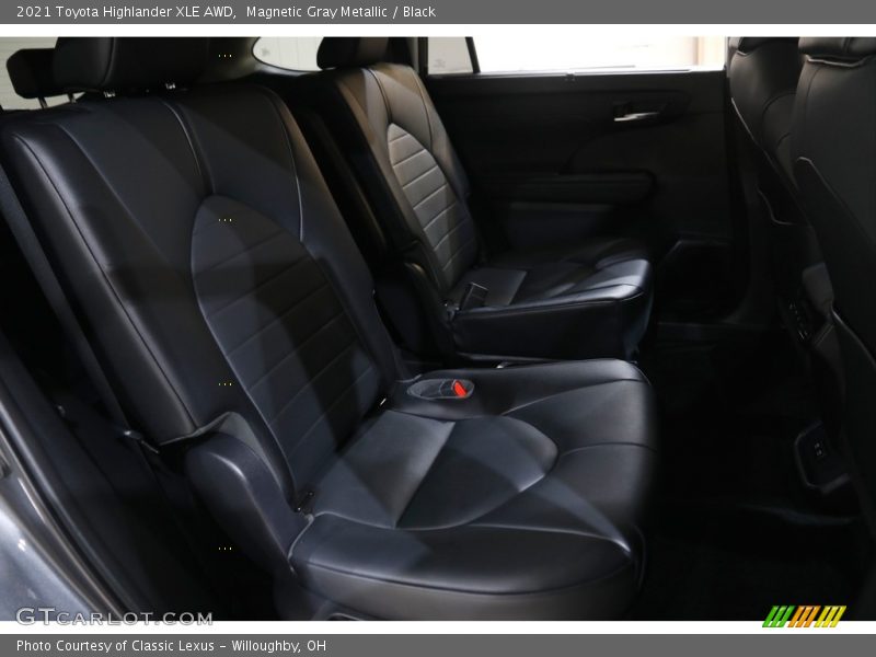 Magnetic Gray Metallic / Black 2021 Toyota Highlander XLE AWD