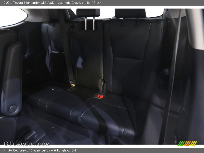 Magnetic Gray Metallic / Black 2021 Toyota Highlander XLE AWD