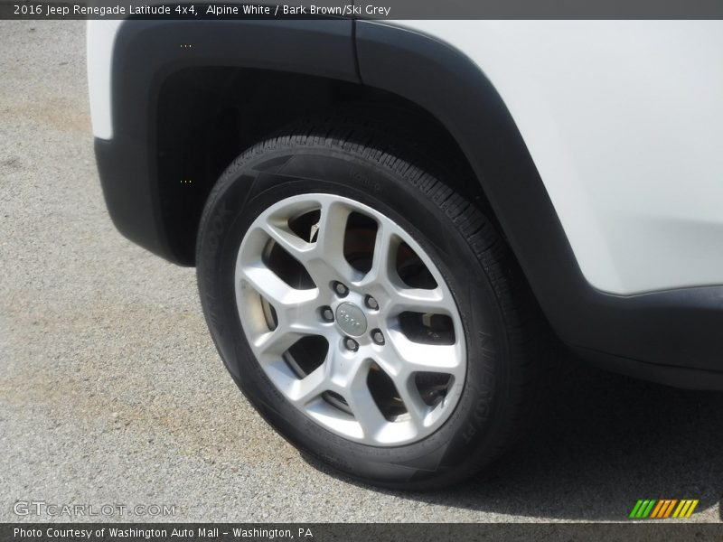 Alpine White / Bark Brown/Ski Grey 2016 Jeep Renegade Latitude 4x4