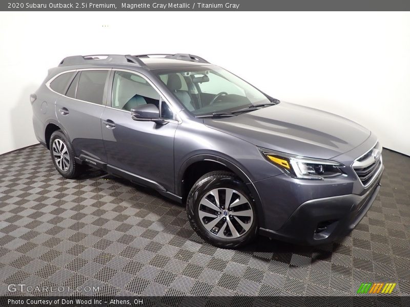 Front 3/4 View of 2020 Outback 2.5i Premium