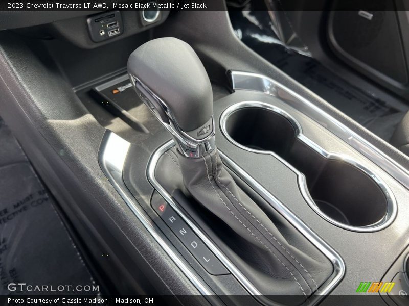 Mosaic Black Metallic / Jet Black 2023 Chevrolet Traverse LT AWD
