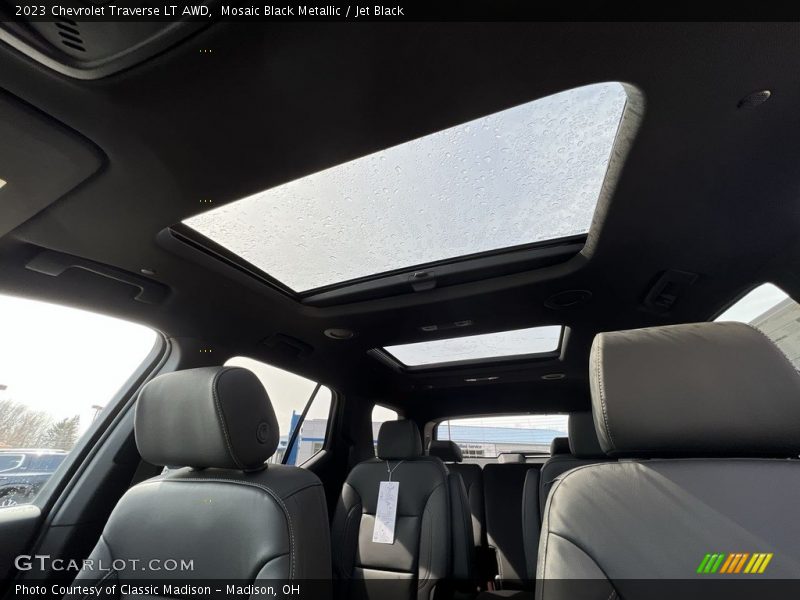 Mosaic Black Metallic / Jet Black 2023 Chevrolet Traverse LT AWD