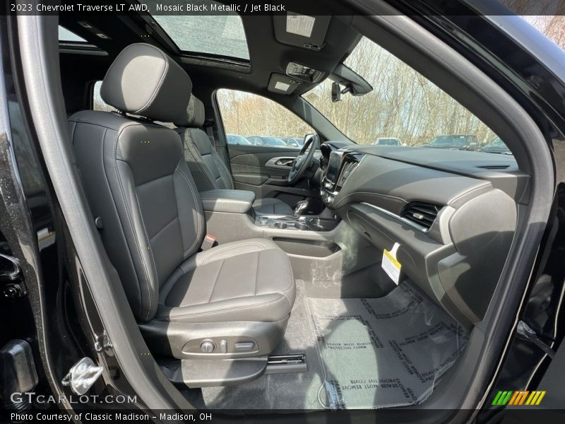 Mosaic Black Metallic / Jet Black 2023 Chevrolet Traverse LT AWD
