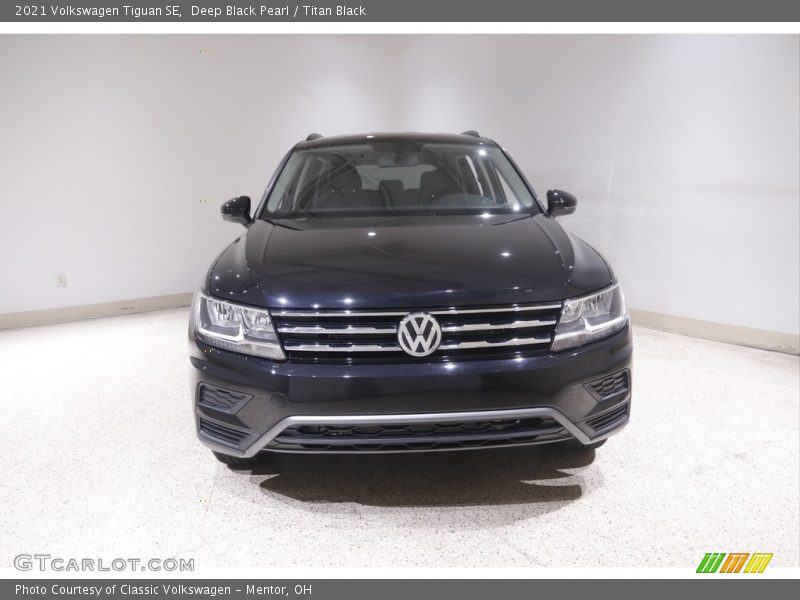 Deep Black Pearl / Titan Black 2021 Volkswagen Tiguan SE