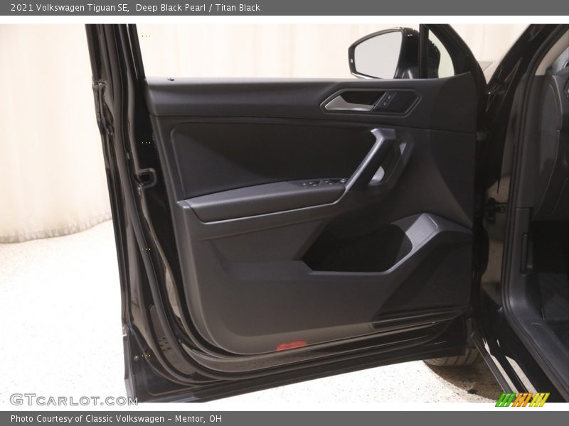 Deep Black Pearl / Titan Black 2021 Volkswagen Tiguan SE
