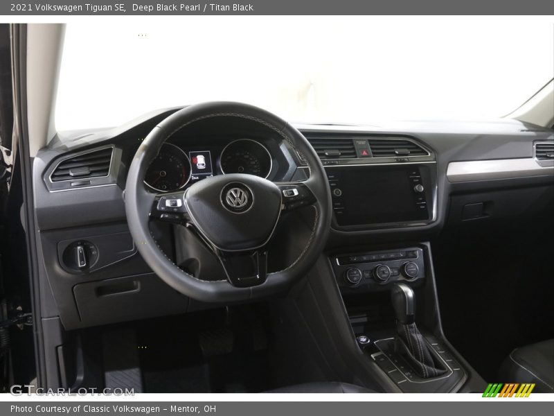 Deep Black Pearl / Titan Black 2021 Volkswagen Tiguan SE