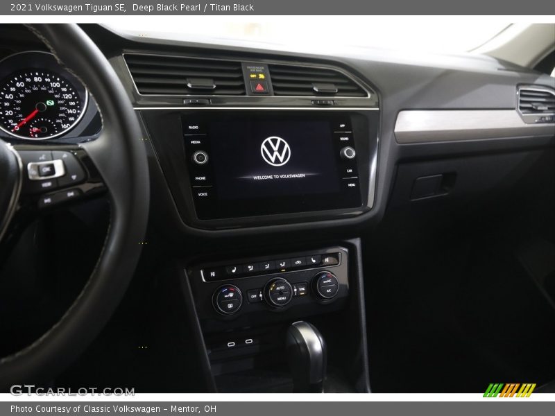 Deep Black Pearl / Titan Black 2021 Volkswagen Tiguan SE