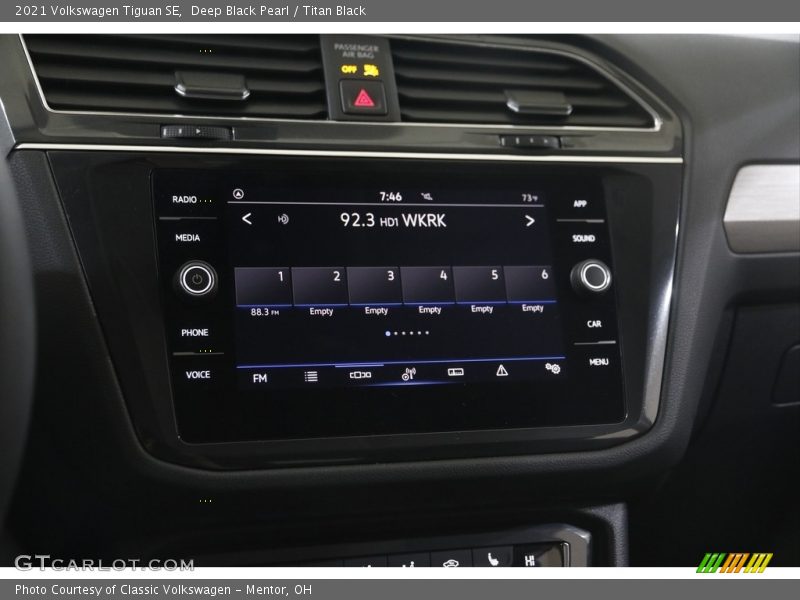 Deep Black Pearl / Titan Black 2021 Volkswagen Tiguan SE