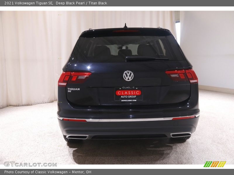 Deep Black Pearl / Titan Black 2021 Volkswagen Tiguan SE