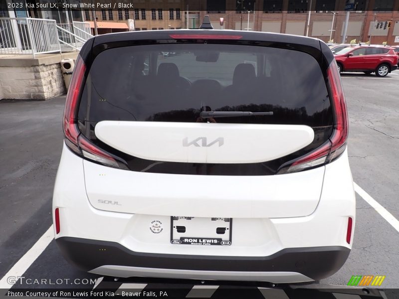 Snow White Pearl / Black 2023 Kia Soul LX