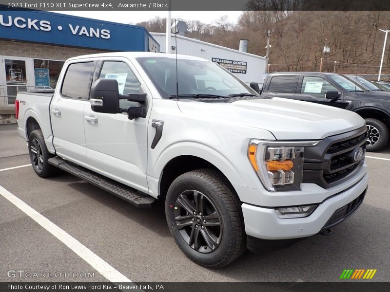Front 3/4 View of 2023 F150 XLT SuperCrew 4x4